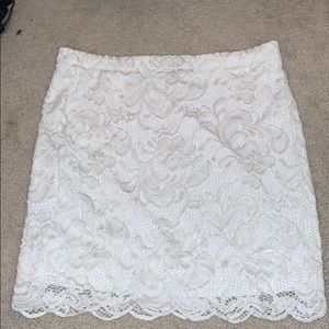 H&M’s Divided White/Cream Lace Pencil Skirt